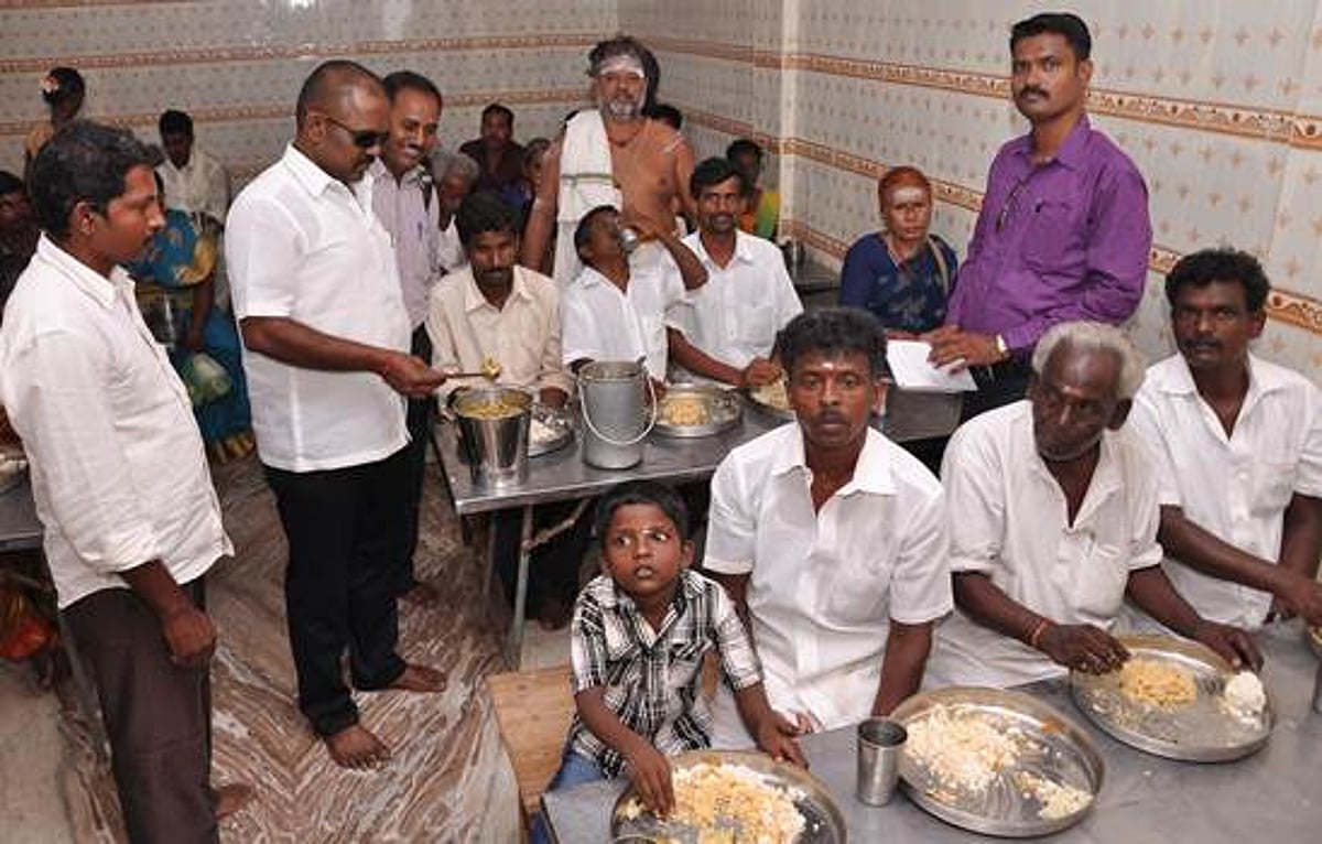 சிதம்பரத்தில் அன்னதானம்: கடலூர் மாவட்ட உணவு பாதுகாப்பு அதிகாரி ஆய்வு